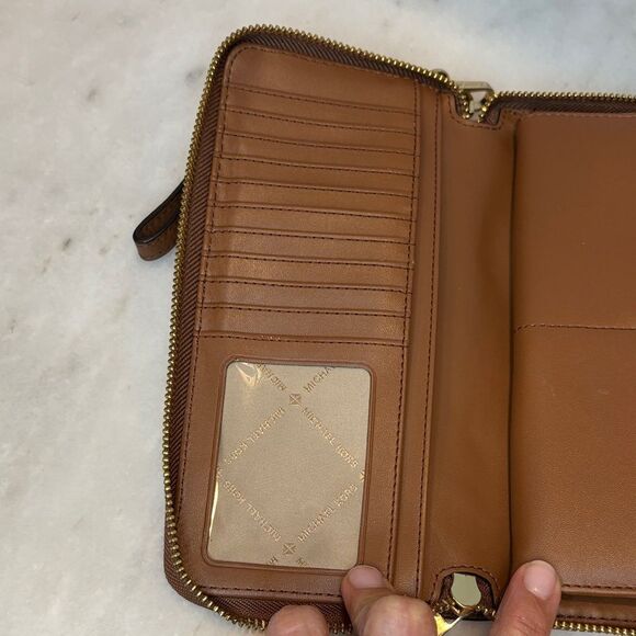 Michael Kors Pebbled Leather Full Zip Jet Set Continental Wallet - Picture 13 of 16